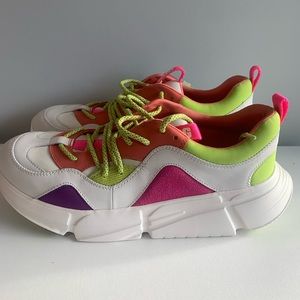 UGG
Women's Pink Calle Lace 'white' Size 9.5